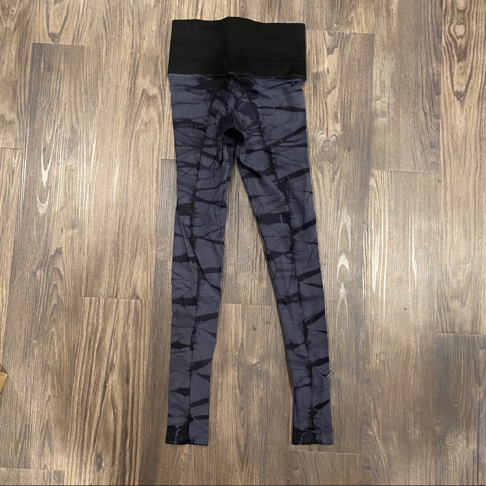 NUX: High Waisted Leggings - Picture 3 of 3